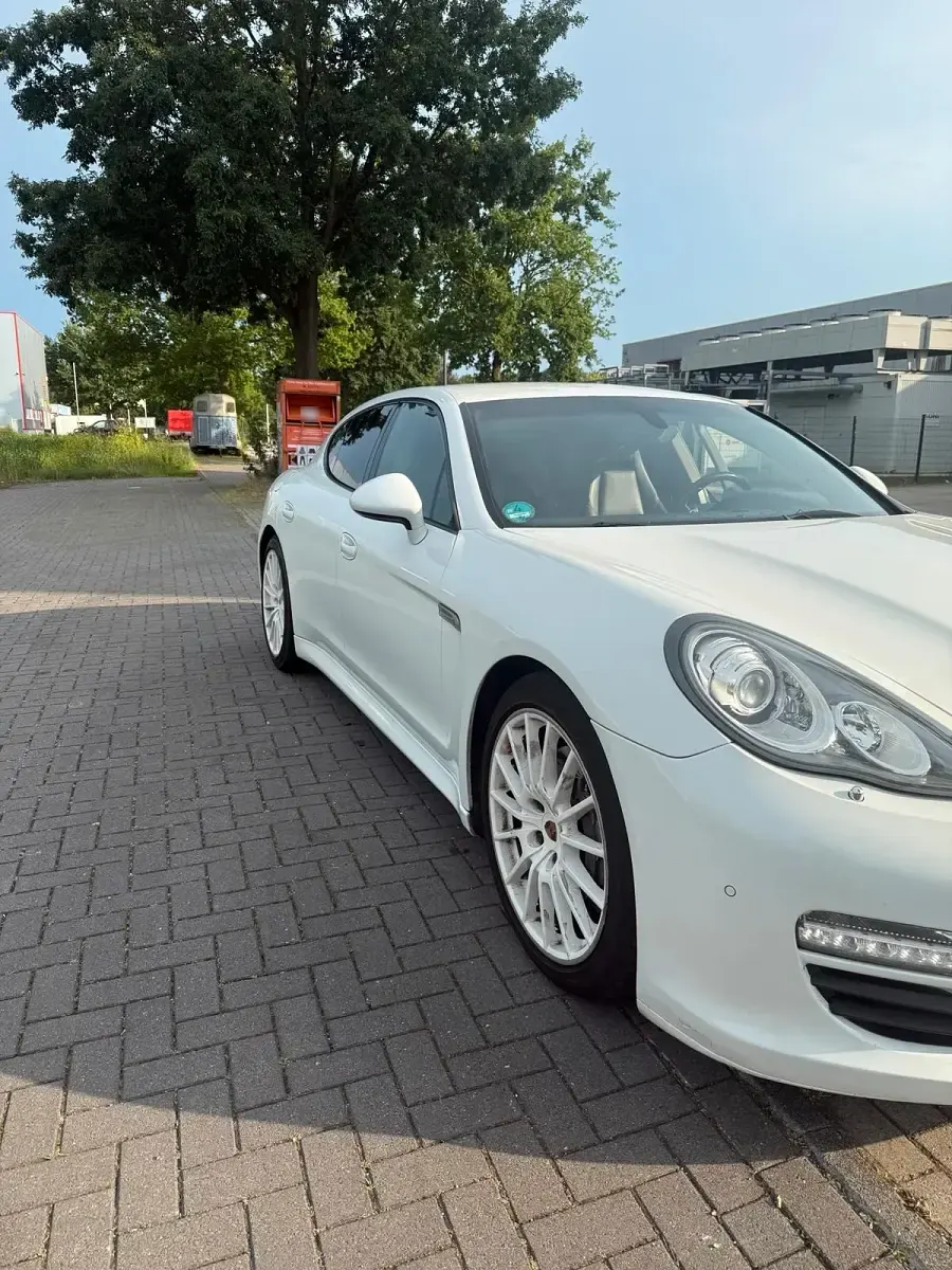 Gebraucht Porsche Panamera 250 PS (183 kW) 2013 Weiß Kleinwagen