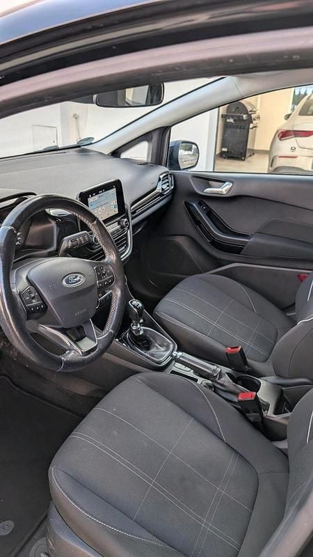 Gebraucht Ford Fiesta 101 PS (74 kW) 2017 Schwarz Limousine