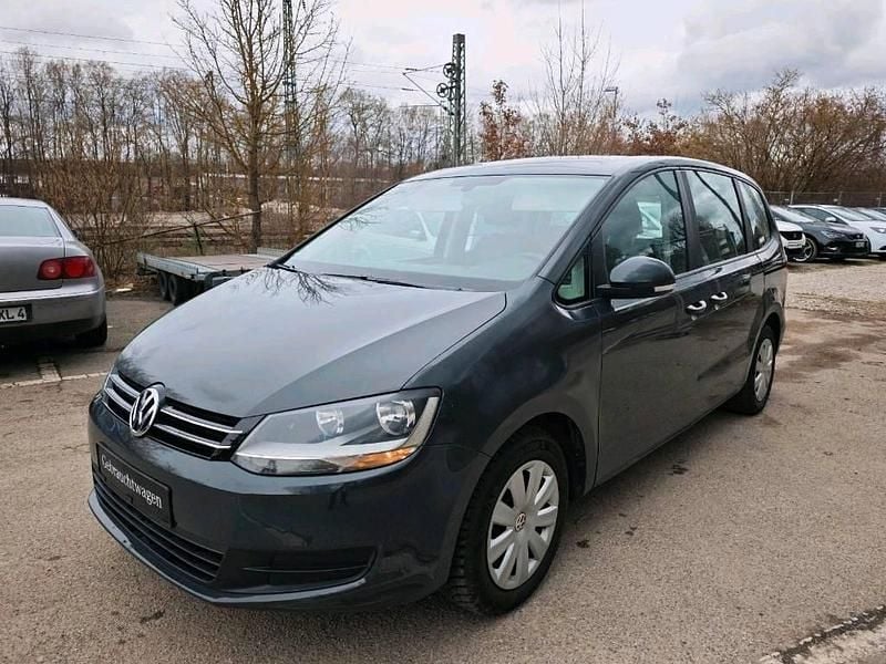Second-hand VW Sharan 140 CP (102 kW) 2011 Gri Monovolum