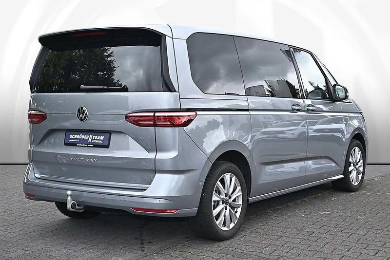 Gebraucht VW Multivan Style 150 PS (110 kW) 2024 Silber Van