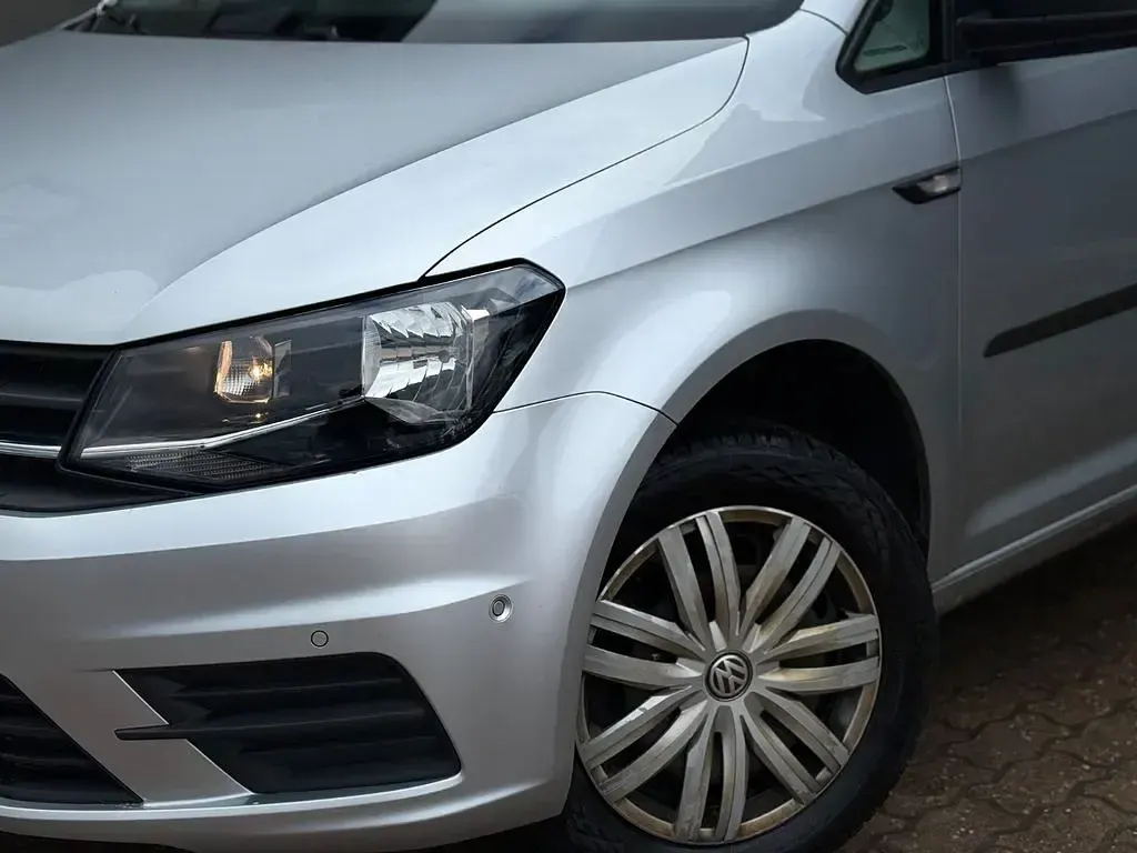 Gebraucht VW Caddy Maxi 102 PS (75 kW) 2020 Silber Van / Kleinbus