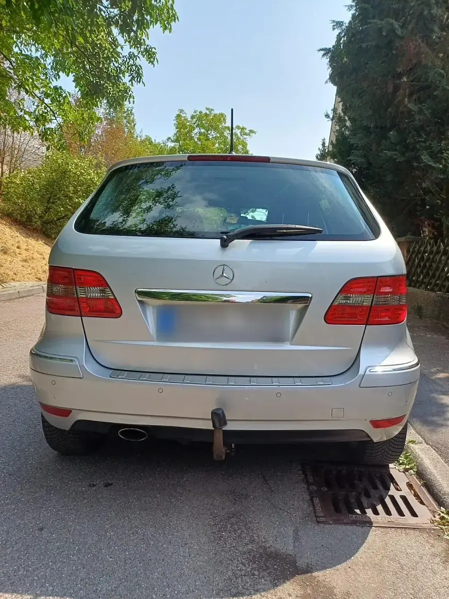 Gebraucht Mercedes B180 109 PS (80 kW) 2010 Silber Van / Kleinbus