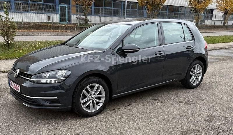Gebraucht VW Golf VII Comfortline 116 PS (85 kW) 2019 Grau Limousine