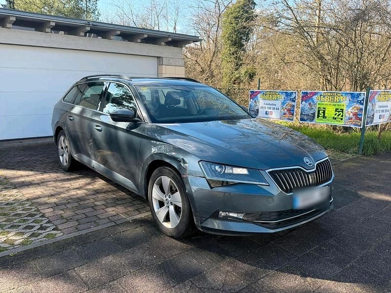 Gebraucht Skoda Superb 150 PS (110 kW) 2016 Grau Kombi