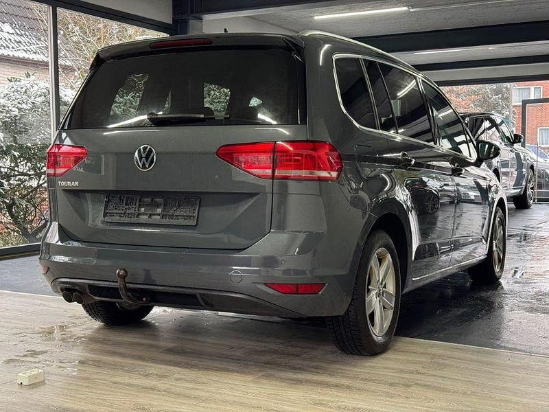 Gebraucht VW Touran Highline 150 PS (110 kW) 2021 Grau Van / Kleinbus