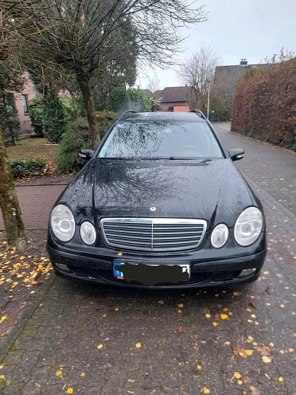 Schwarz Gebraucht 2006 Mercedes E220 Classic Kombi | 2.900 € (Superpreis) - Bild 1/4