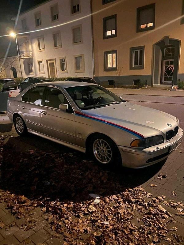 Silber Gebraucht 2002 BMW 525 Limousine | 2.600 € (Fairer Preis) - Bild 1/4