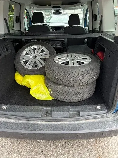 Gebraucht VW Caddy Basis 102 PS (75 kW) 2022 Blau Van / Kleinbus
