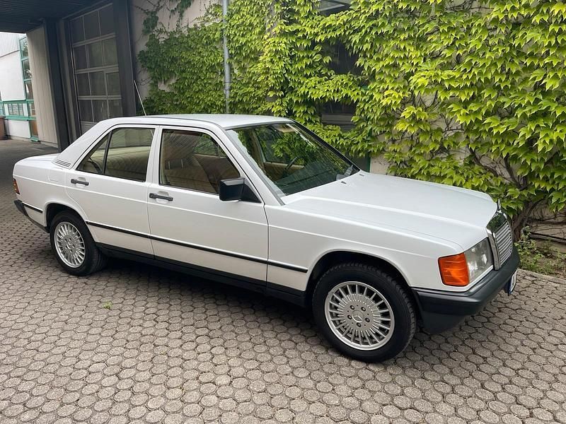 Weiß Gebraucht 1986 Mercedes 190 Limousine | 5.700 € - Bild 1/4