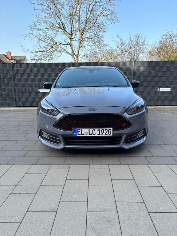 Gebraucht Ford Focus ST 281 PS (206 kW) 2017 Grau Limousine