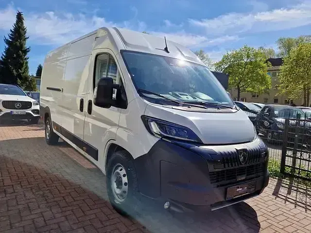 Gebraucht Peugeot Boxer 180 PS (132 kW) 2025 Weiß Van