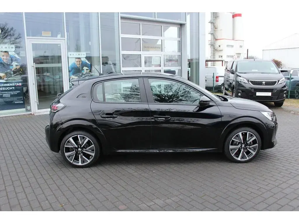 Gebraucht Peugeot e-208 Active 100 kW (136 PS) 2021 Perla nera schwarz Kleinwagen