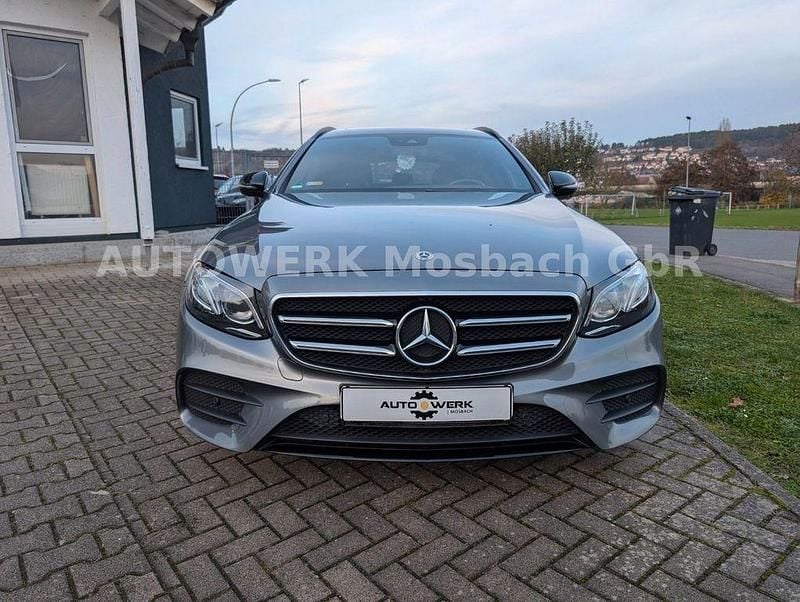 Grau Gebraucht 2020 Mercedes E220 AMG line Kombi | 26.400 € (Superpreis) - Bild 1/4