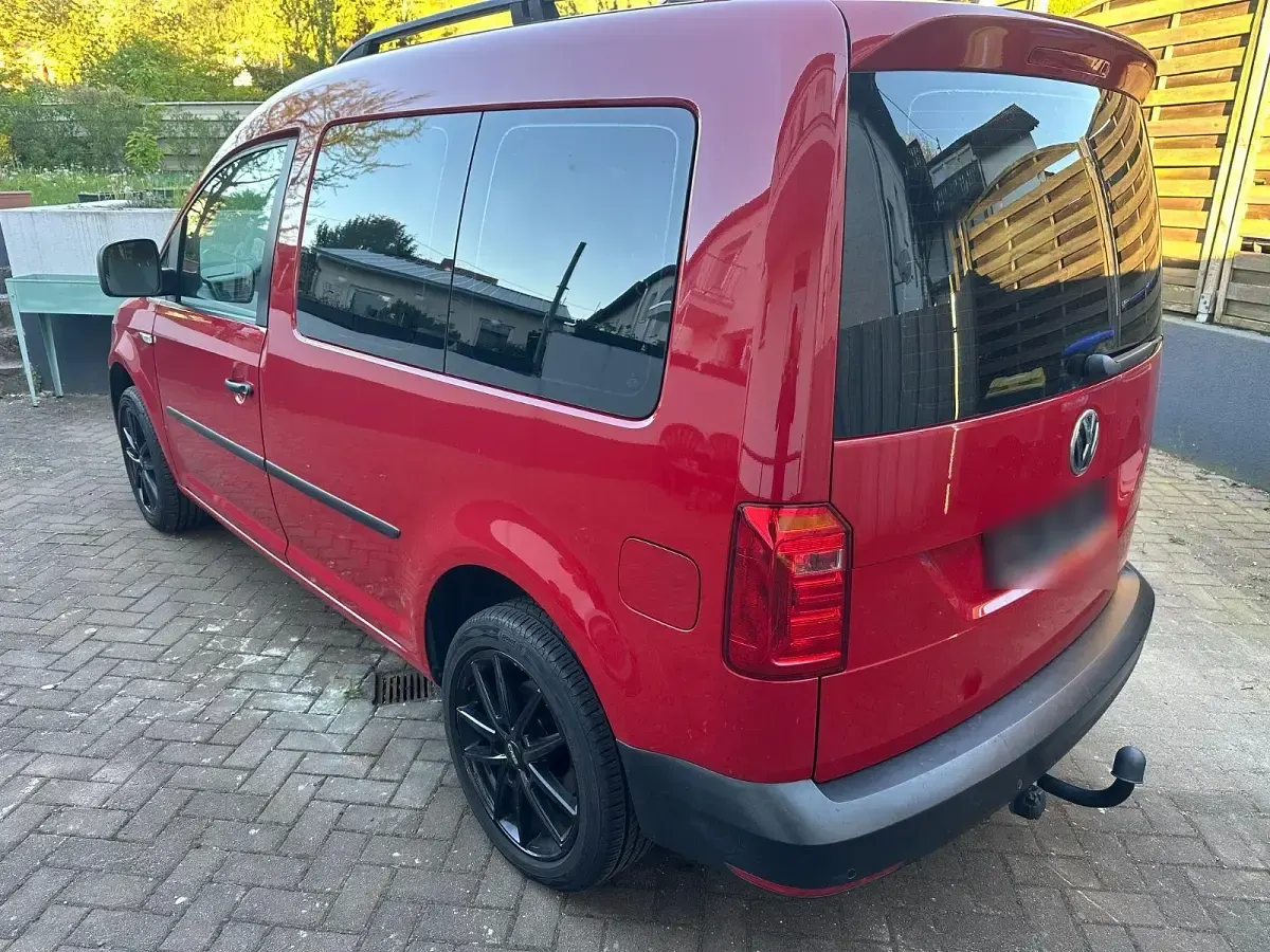 Gebraucht VW Caddy 102 PS (75 kW) 2016 Rot Van / Kleinbus