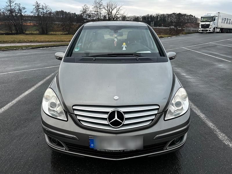 Gebraucht Mercedes B200 140 PS (102 kW) 2007 Andere farben Van / Kleinbus