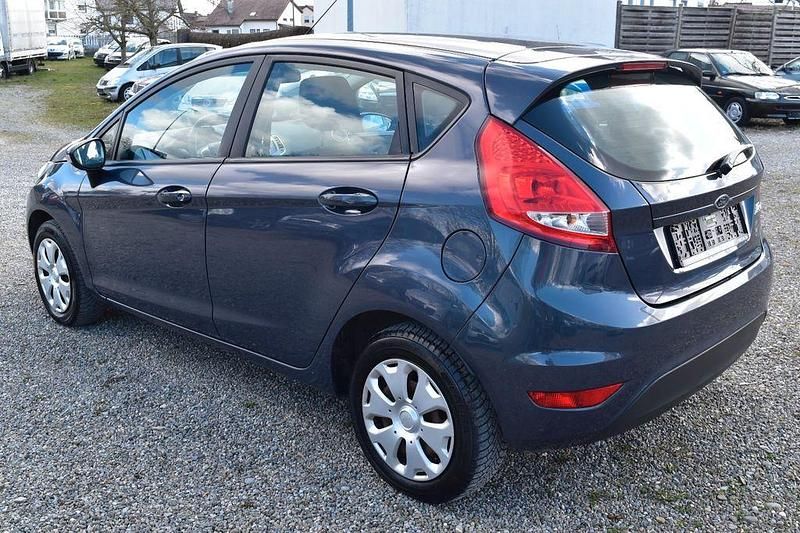 Gebraucht Ford Fiesta Trend 97 PS (71 kW) 2010 Grau Kleinwagen