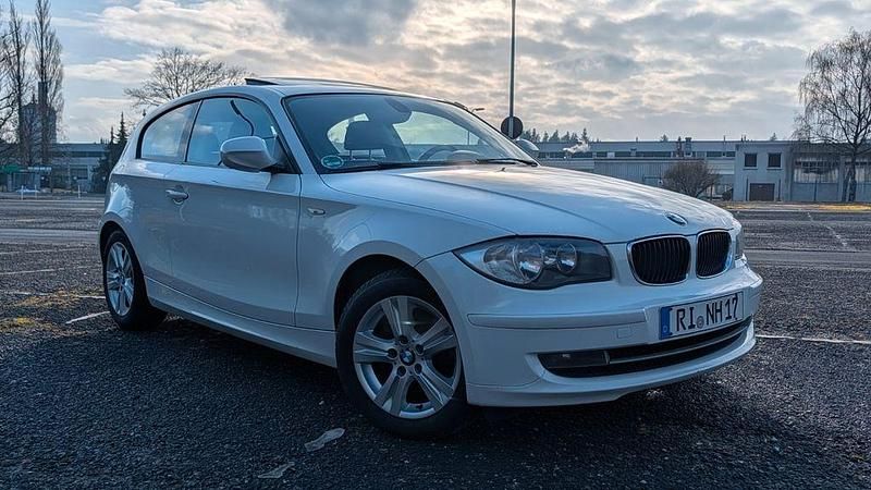 Gebraucht BMW 118 Advantage 143 PS (105 kW) 2011 Weiß Kleinwagen