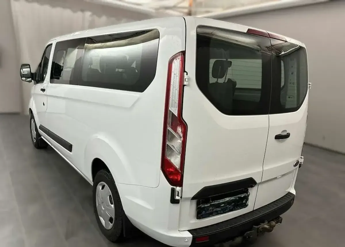 Gebraucht Ford Transit Custom Trend 131 PS (96 kW) 2019 Weiß sonderlack Van / Kleinbus