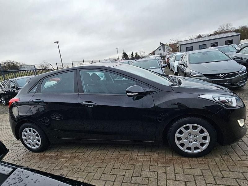 Gebraucht Hyundai i30 Classic 99 PS (72 kW) 2012 Schwarz Limousine