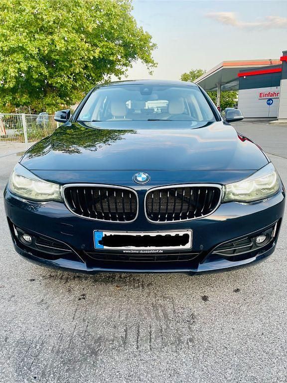 Blau Gebraucht 2019 BMW 320 Gran Turismo Sport Line Limousine | 16.500 € (Guter Preis) - Bild 1/4
