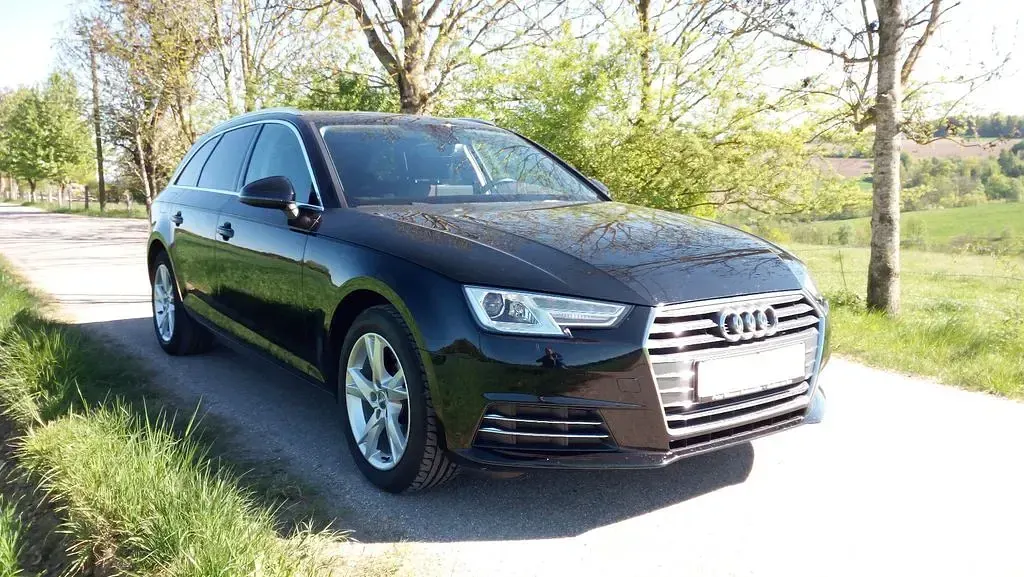 Gebraucht Audi A4 Sport 190 PS (139 kW) 2017 Brillantschwarz Kombi