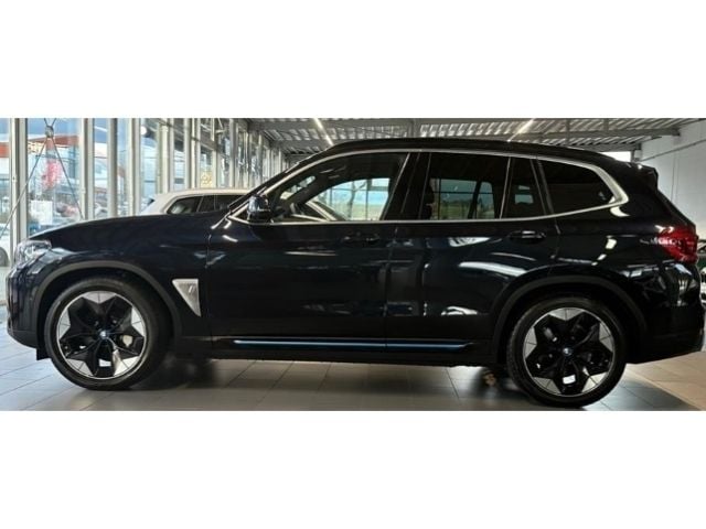 Gebraucht BMW iX3 Impressive 210 kW (286 PS) 2021 Carbonschwarz metallic (schwarz) SUV