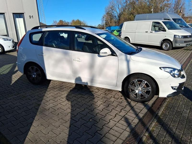 Gebraucht Hyundai i30 Classic 90 PS (66 kW) 2012 Weiß Kombi