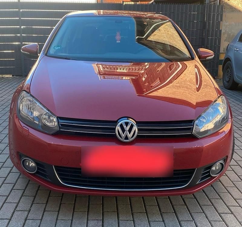Gebraucht VW Golf VI 122 PS (89 kW) 2010 Rot Kleinwagen