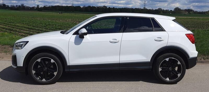 Weiß Gebraucht 2024 Audi Q2 Ambiente SUV | 31.900 € (Fairer Preis) - Bild 1/4