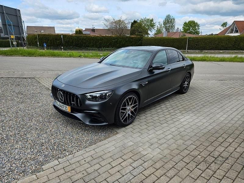 Grau Neu 2024 Mercedes E63 AMG AMG Limousine | 130.900 € - Bild 1/4