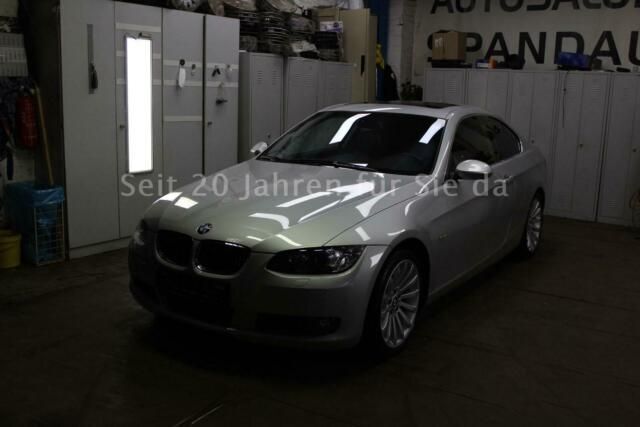 Käytetty BMW 330 272 HP (200 kW) 2007 Hopea Coupe - kaksiovinen