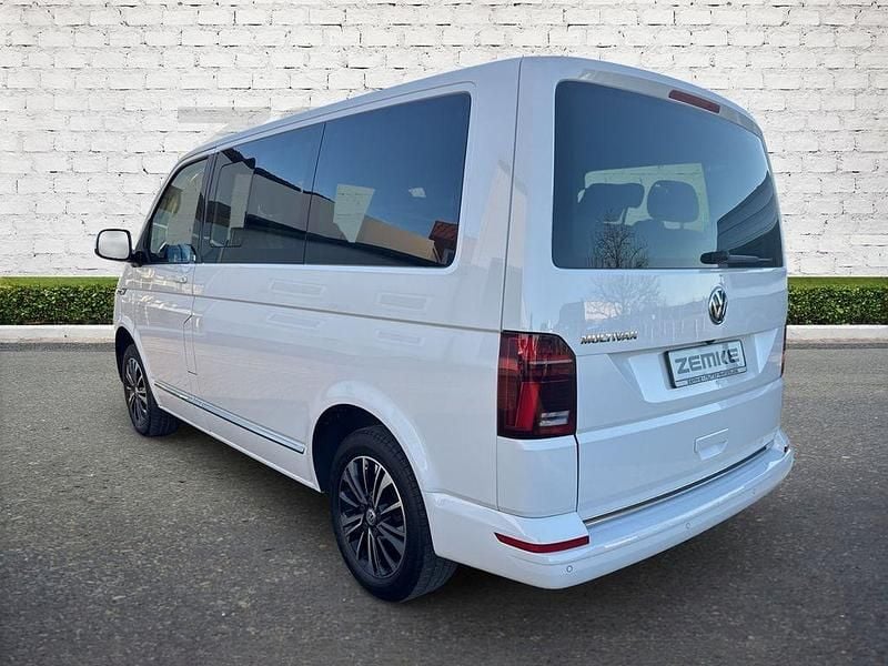 Gebraucht VW Multivan Generation Six 150 PS (110 kW) 2021 Candyweiß Van