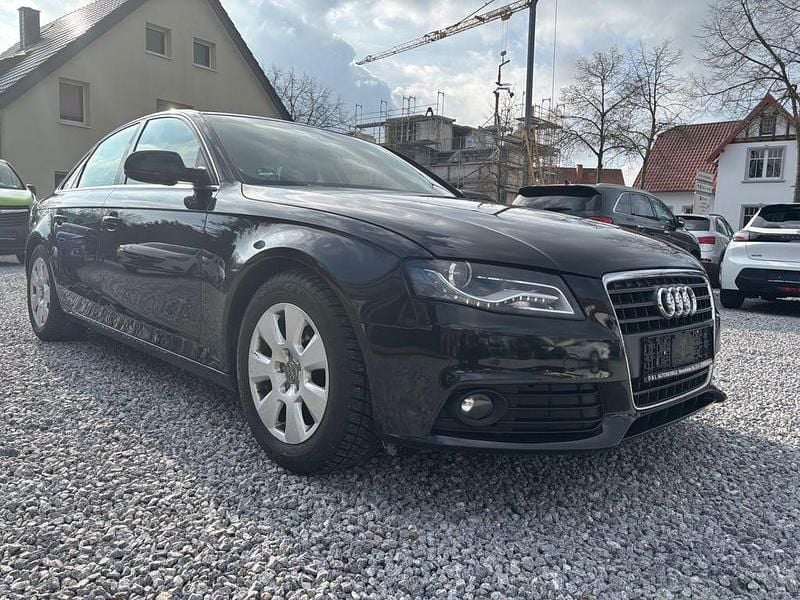 Gebraucht Audi A4 Attraction 120 PS (88 kW) 2011 Schwarz Limousine