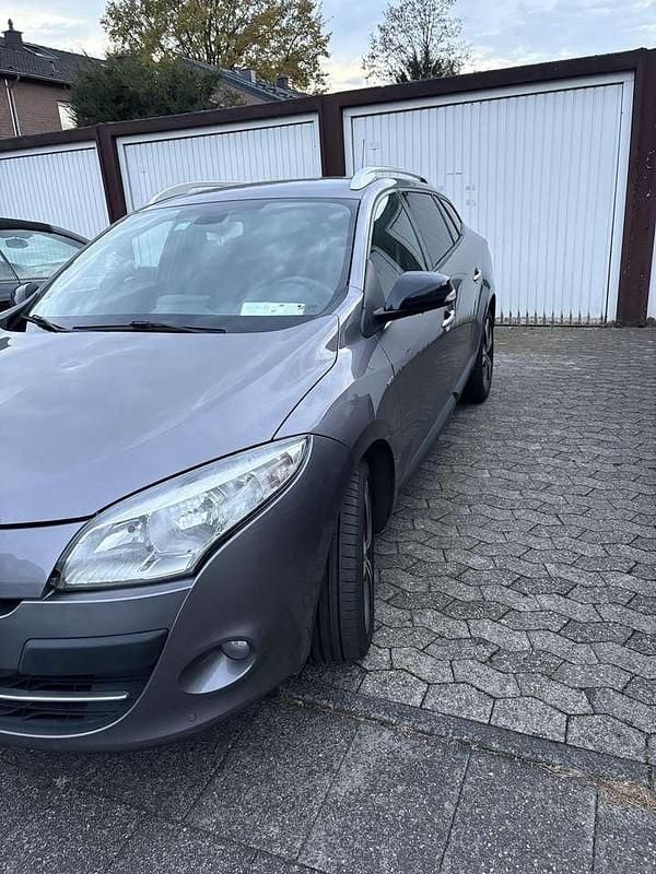 Gebraucht Renault Mégane GrandTour Bose Edition 131 PS (96 kW) 2012 Kombi