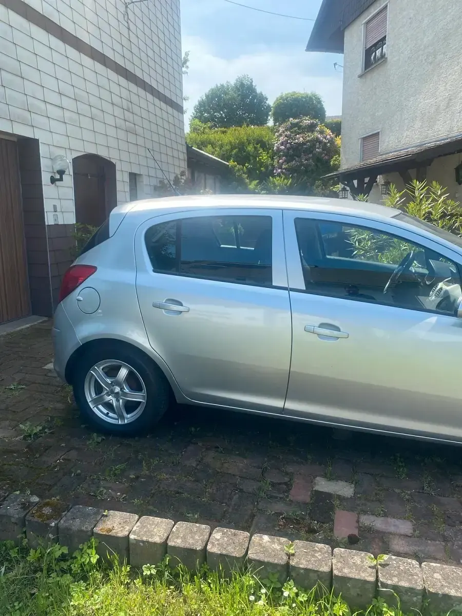 Gebraucht Opel Corsa 90 PS (66 kW) 2008 Silber Kleinwagen