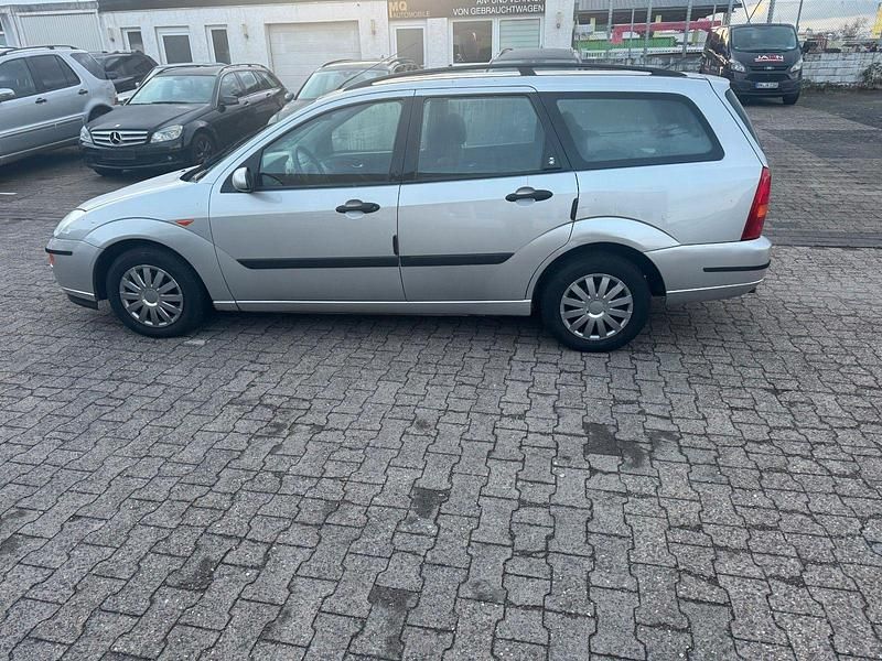 Gebraucht Ford Focus Ghia 101 PS (74 kW) 2000 Silber Kombi