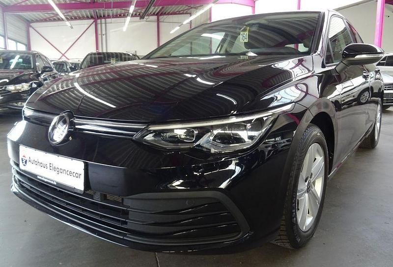 Schwarz Gebraucht 2023 VW Golf VIII Life Limousine | 20.849 € (Guter Preis) - Bild 1/4