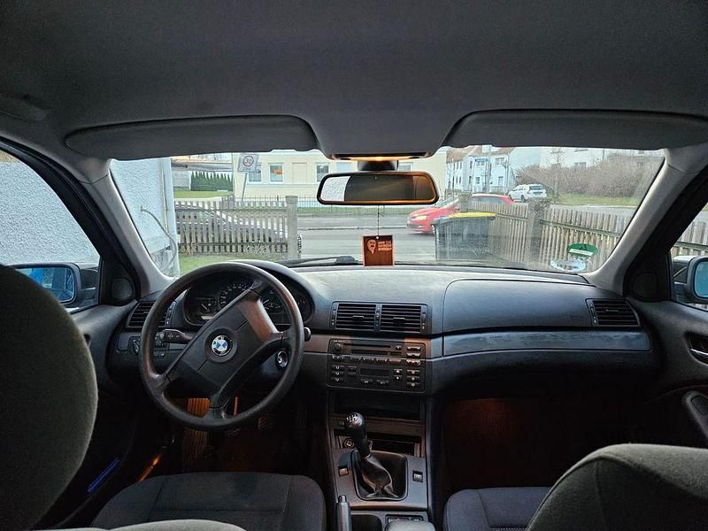 Schwarz Gebraucht 2003 BMW 316 Limousine | 1.600 € (Guter Preis) - Bild 1/4