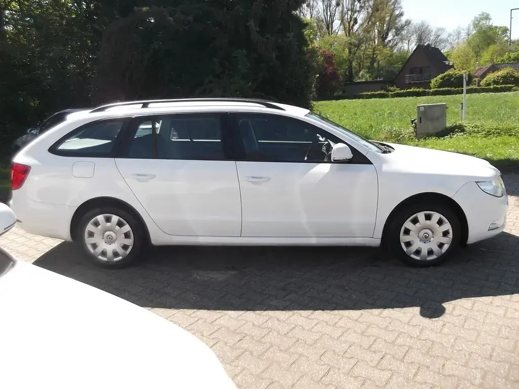 Gebraucht Skoda Superb Comfort 140 PS (102 kW) 2010 Weiß Kombi