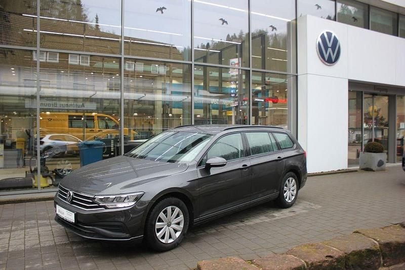 Gebraucht VW Passat 150 PS (110 kW) 2022 Grau Kombi
