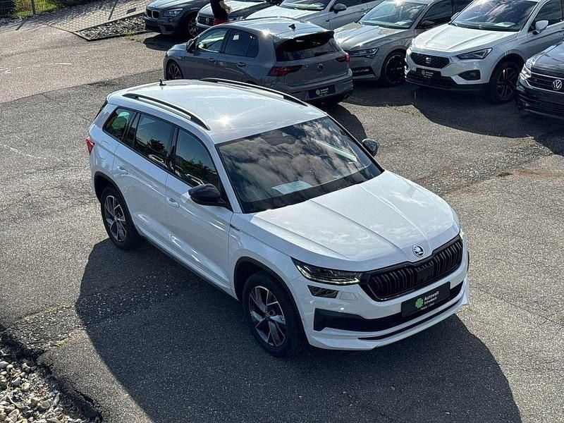 Moon weiss perleffekt Gebraucht 2022 Skoda Kodiaq SportLine SUV | 33.900 € (Fairer Preis) - Bild 1/4