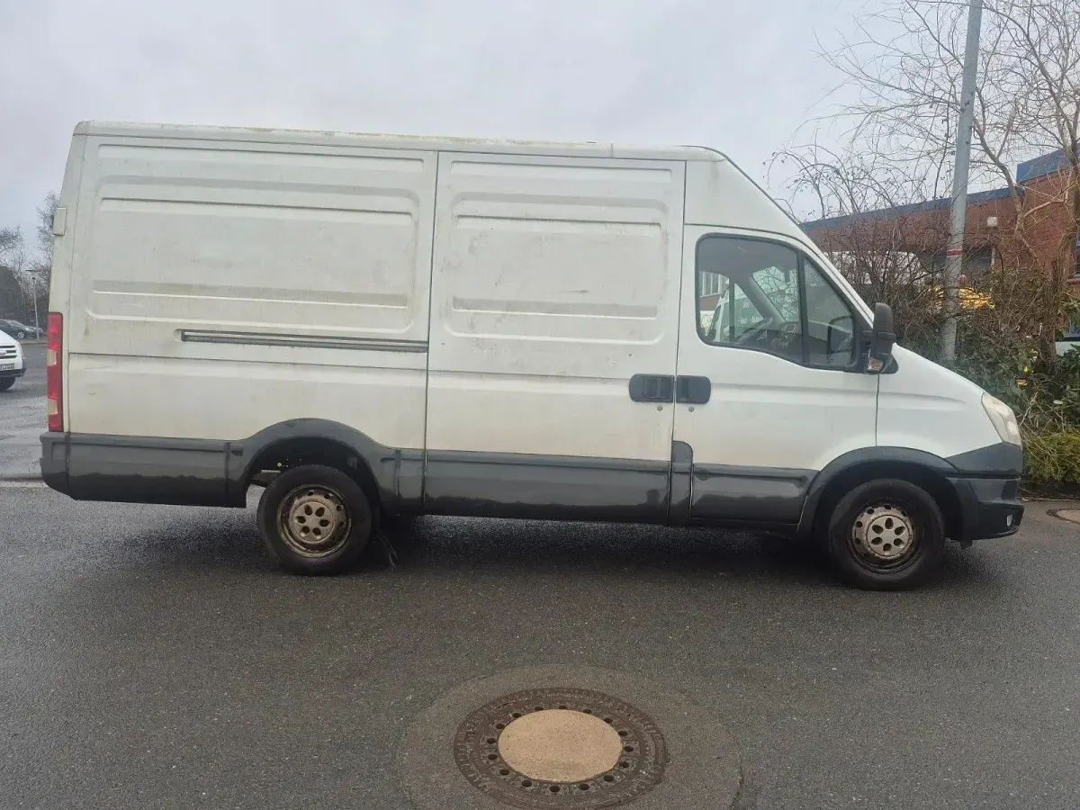 Second-hand Iveco Daily 126 CP (92 kW) 2012 Alb Monovolum