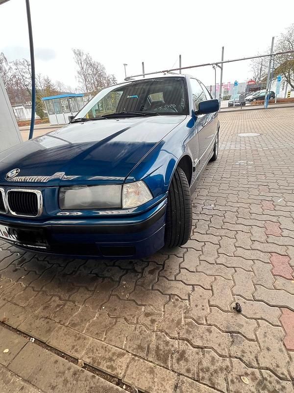 Gebraucht BMW 318 140 PS (102 kW) 1998 Blau Coupé