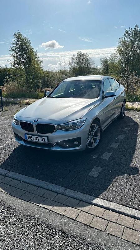 Grau Gebraucht 2014 BMW 318 Gran Turismo Sport Line Limousine | 9.990 € (Guter Preis) - Bild 1/4