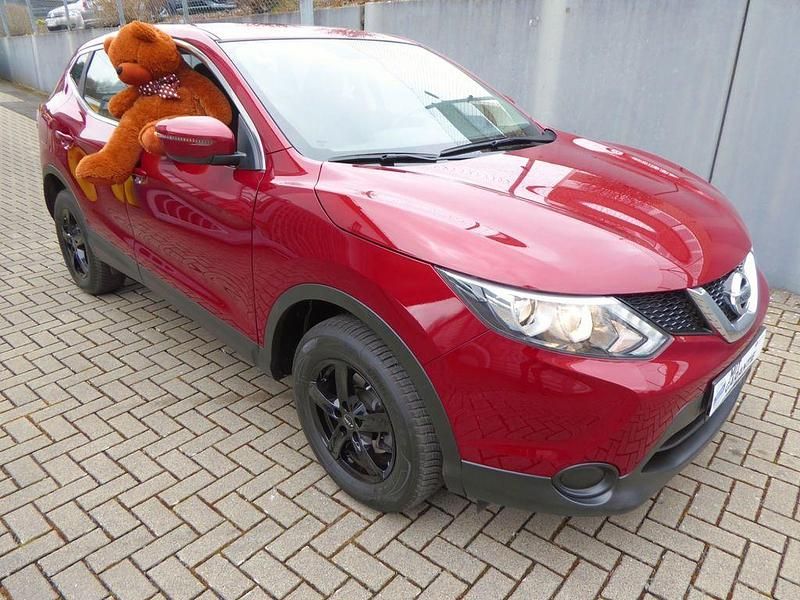 Rot Gebraucht 2016 Nissan Qashqai Visia SUV | 12.613 € (Fairer Preis) - Bild 1/4