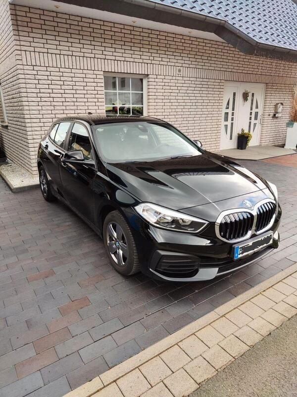 Schwarz Gebraucht 2020 BMW 118 Advantage Kleinwagen | 18.990 € (Fairer Preis) - Bild 1/4