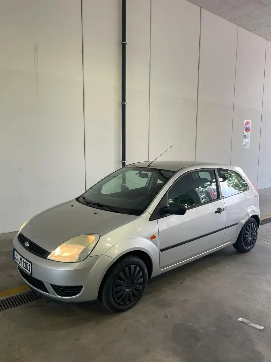 Gebraucht Ford Fiesta 80 PS (58 kW) 2005 Silber Kleinwagen