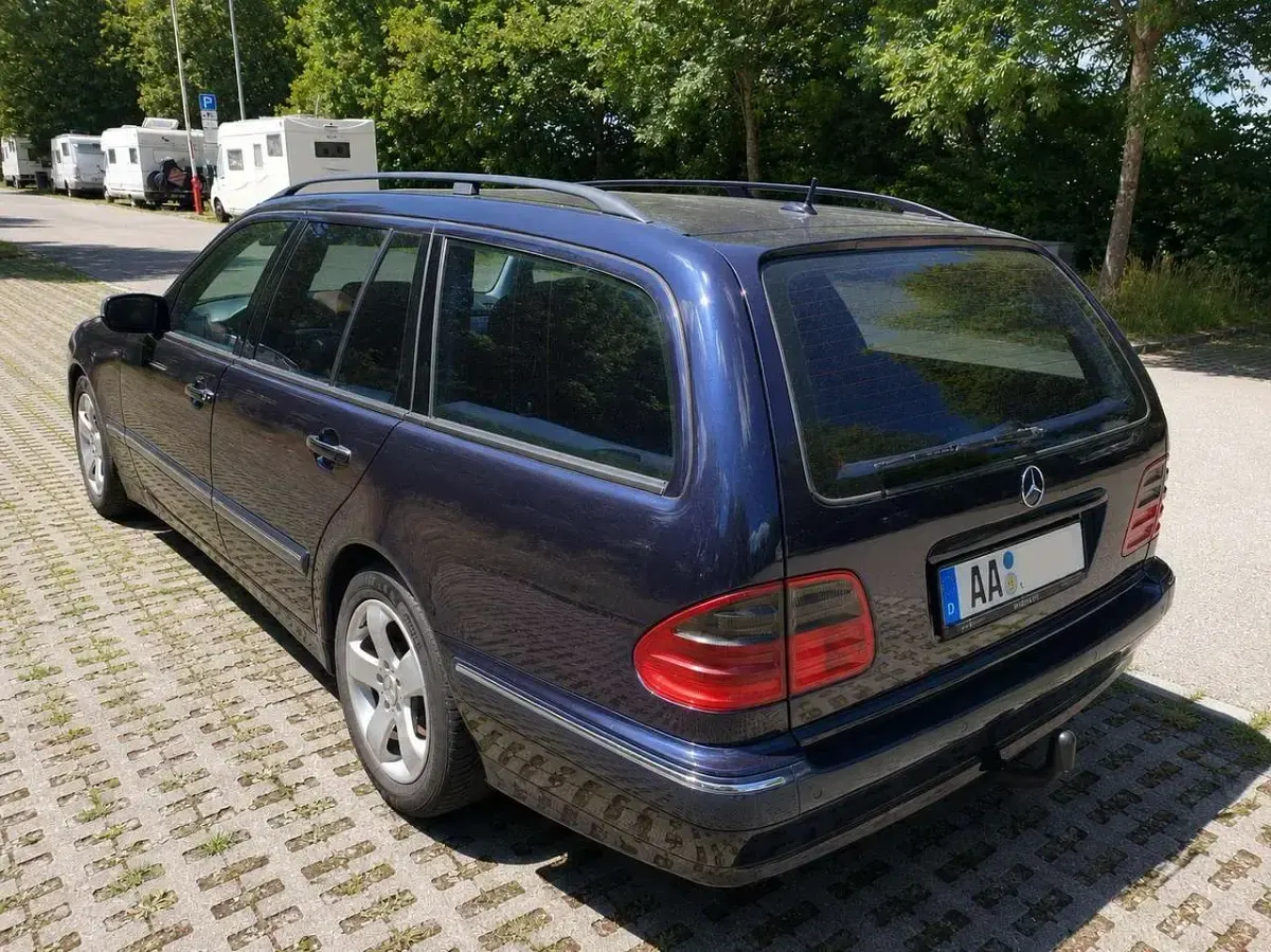 Gebraucht Mercedes E270 Elegance 170 PS (125 kW) 2002 Blau Kombi