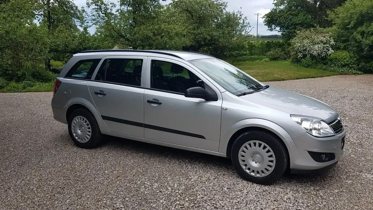 Gebraucht Opel Astra Selection 90 PS (66 kW) 2009 Silber Kombi