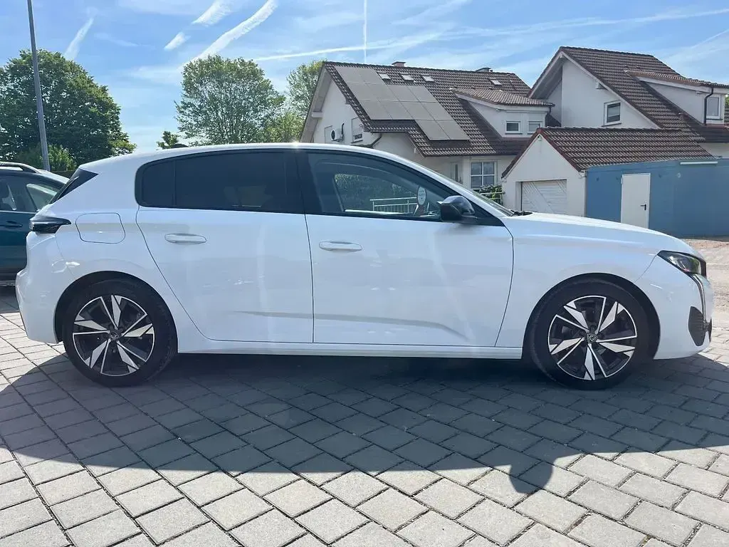 Gebraucht Peugeot 308 Allure 131 PS (96 kW) 2022 Weiß Limousine